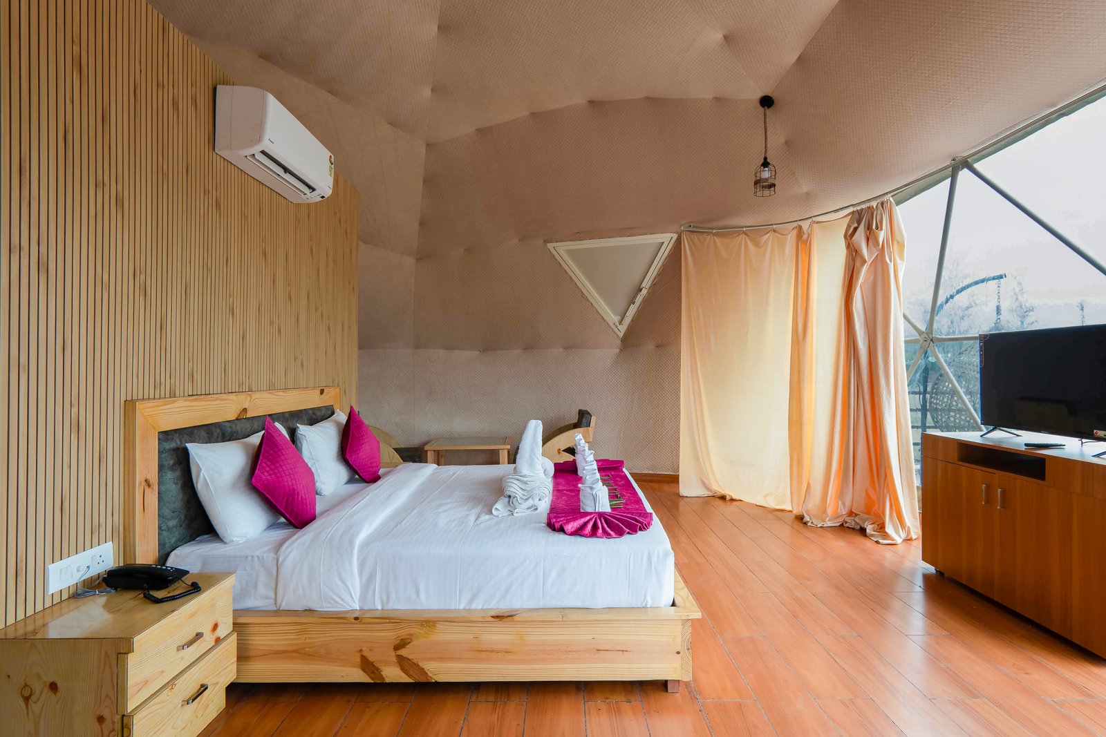 Super Deluxe Room
