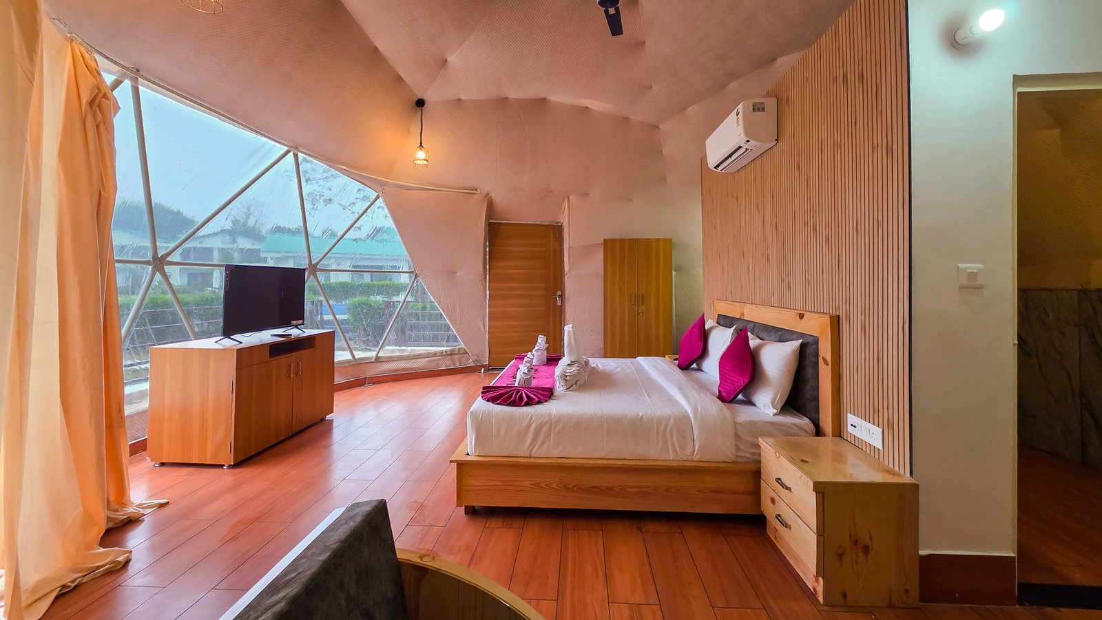 Super Deluxe Room